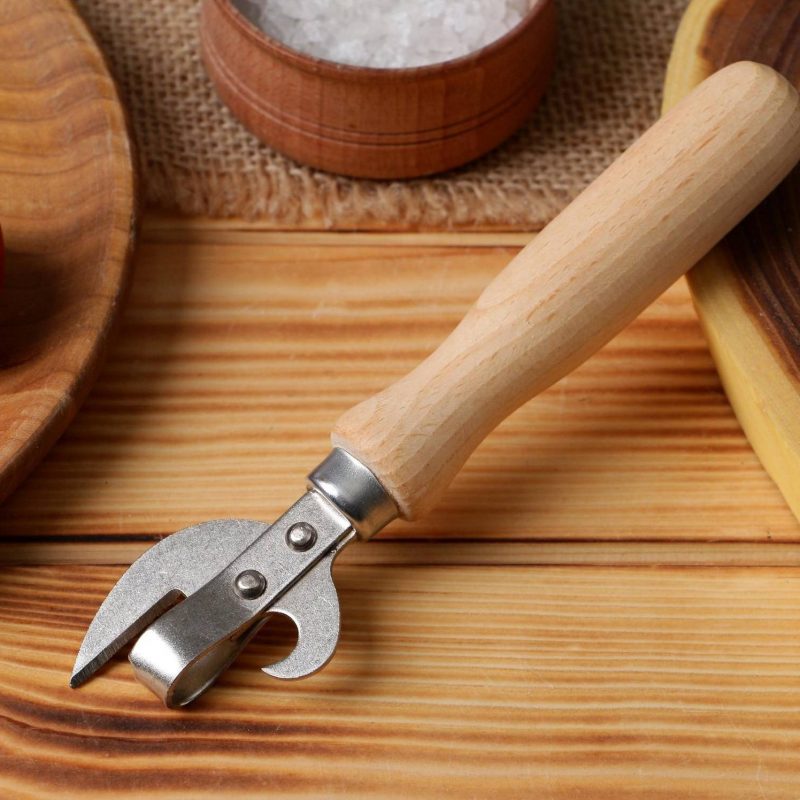 Нож консервный с деревянной ручкой, с заклепками 4937181