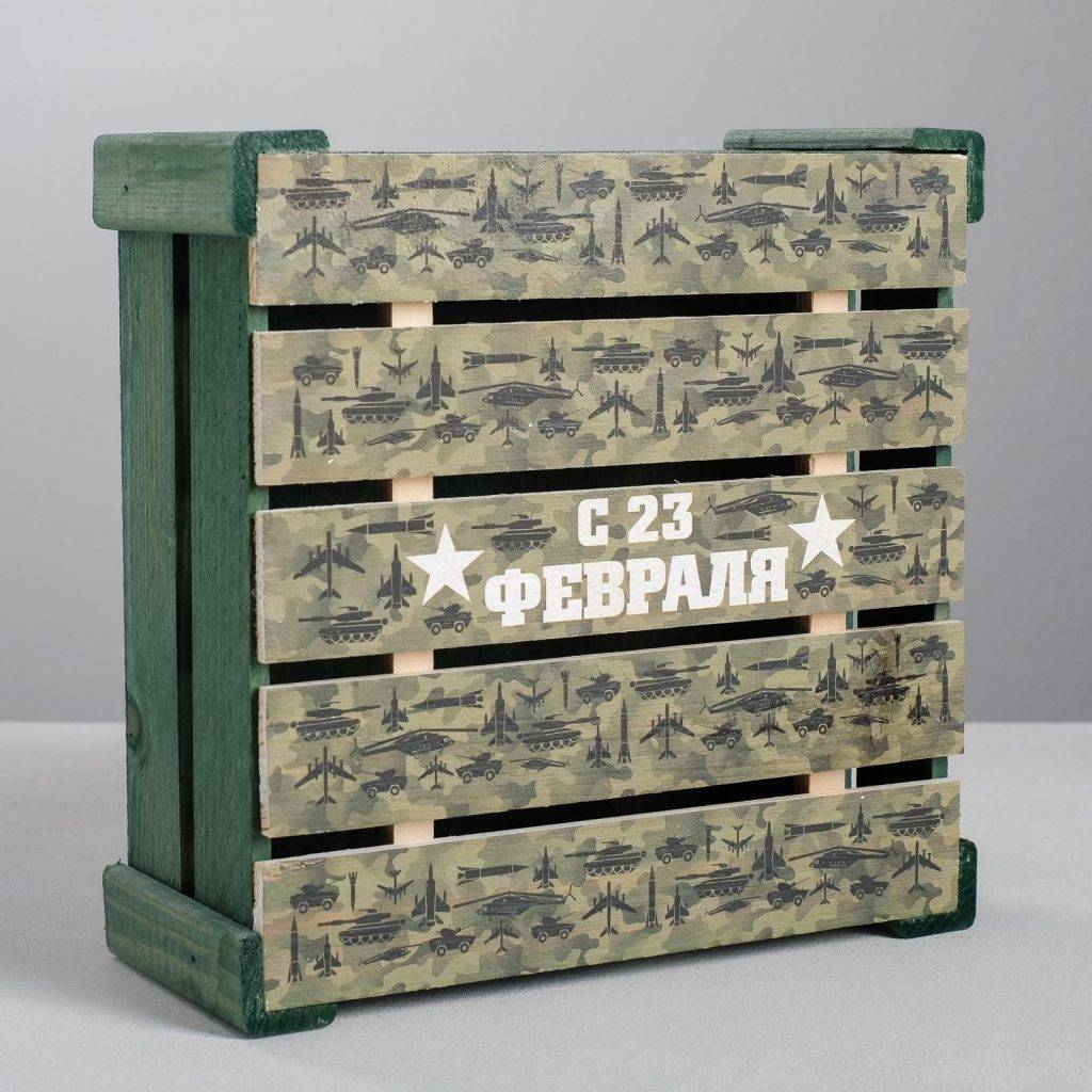 Коробка деревянная подарочная «23 Февраля», 20 × 20 × 10 см 4666131