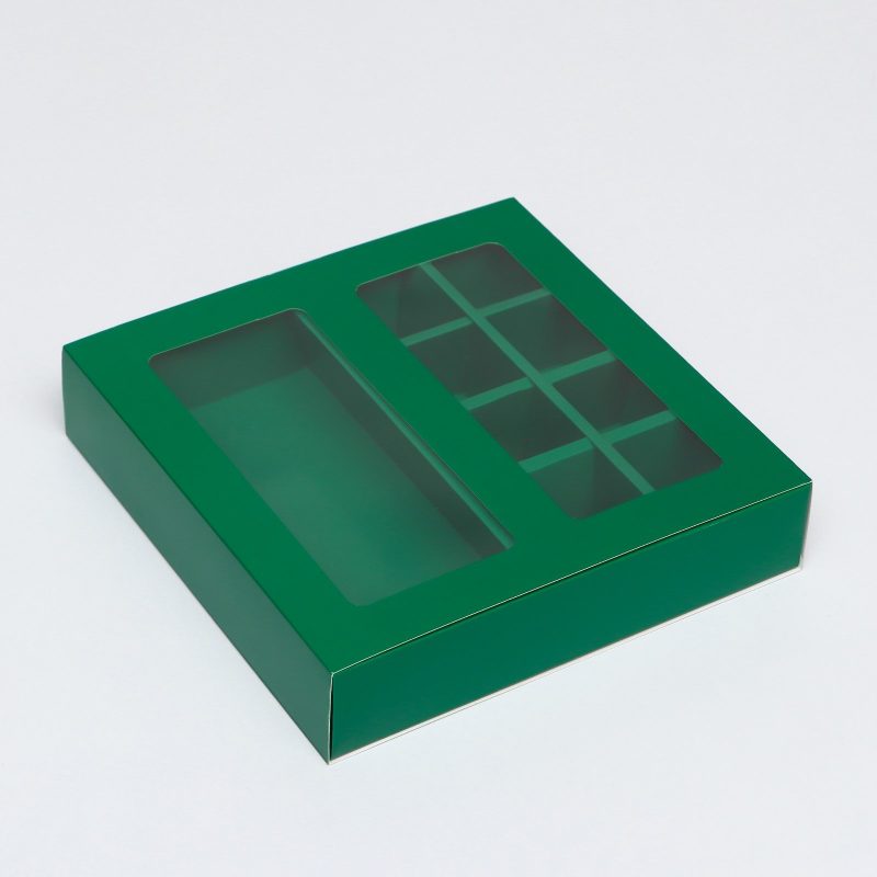 Коробка под 8 конфет + шоколад, с окном "зеленая", 17,7 х 17,85 х 3,85 см 9569206
